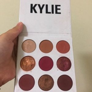 Kylie Cosmetics Burgundy eyeshadow palette